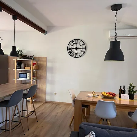 Sea And Pine Paradise Apartman Orebić